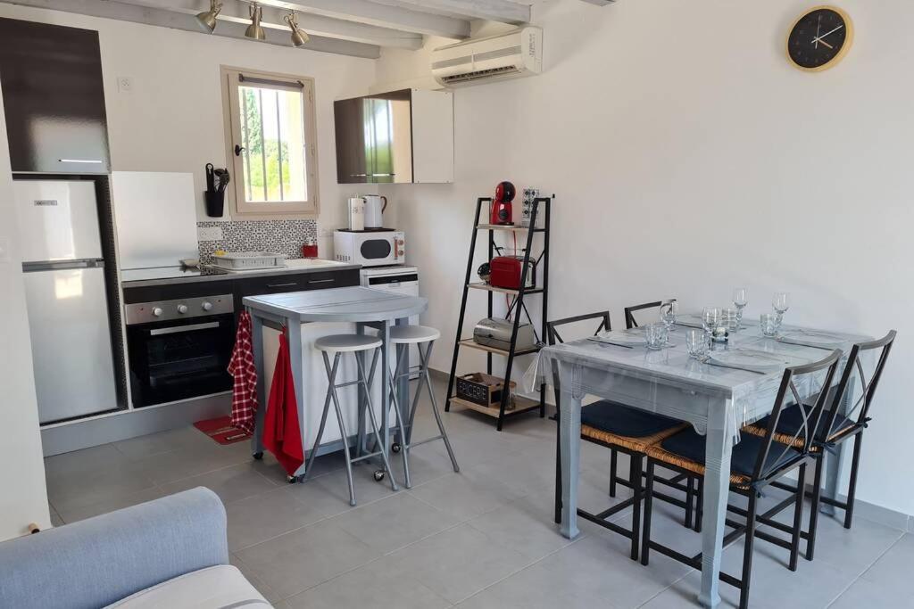 Appart Cosy Avec Son Exterieur Chaleureux,Piscine Et Parking Prive Fontvieille Dış mekan fotoğraf