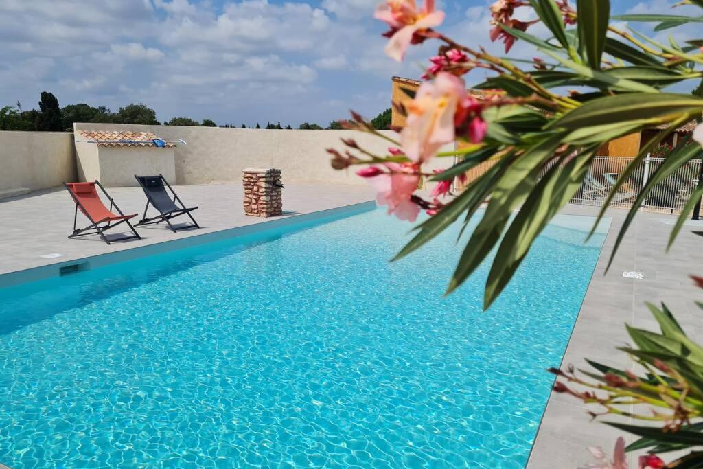 Appart Cosy Avec Son Exterieur Chaleureux,Piscine Et Parking Prive Fontvieille Dış mekan fotoğraf