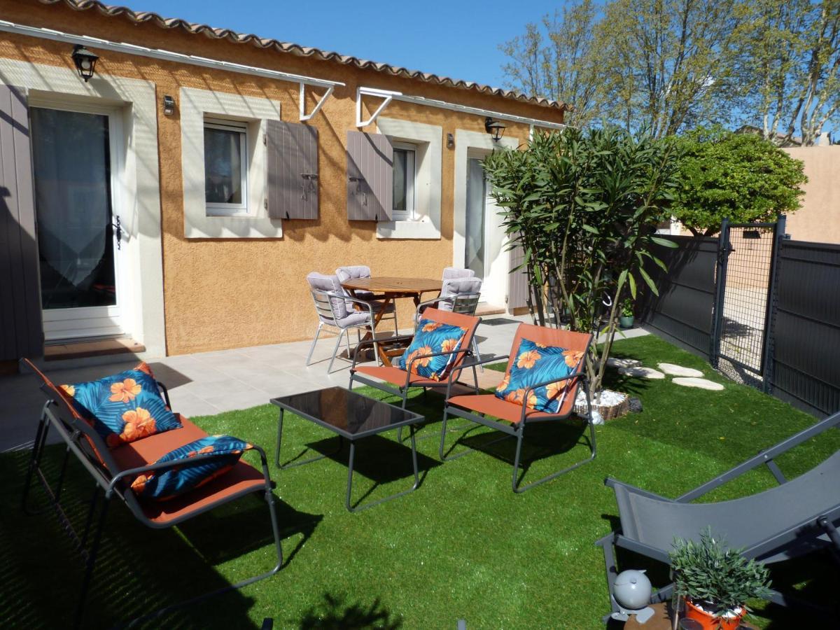 Appart Cosy Avec Son Exterieur Chaleureux,Piscine Et Parking Prive Fontvieille Dış mekan fotoğraf